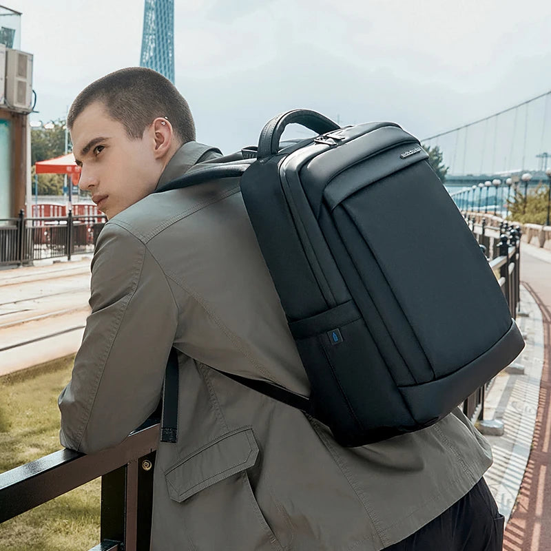 Mochila Masculina Para Estudos e Viagens com Design Moderno