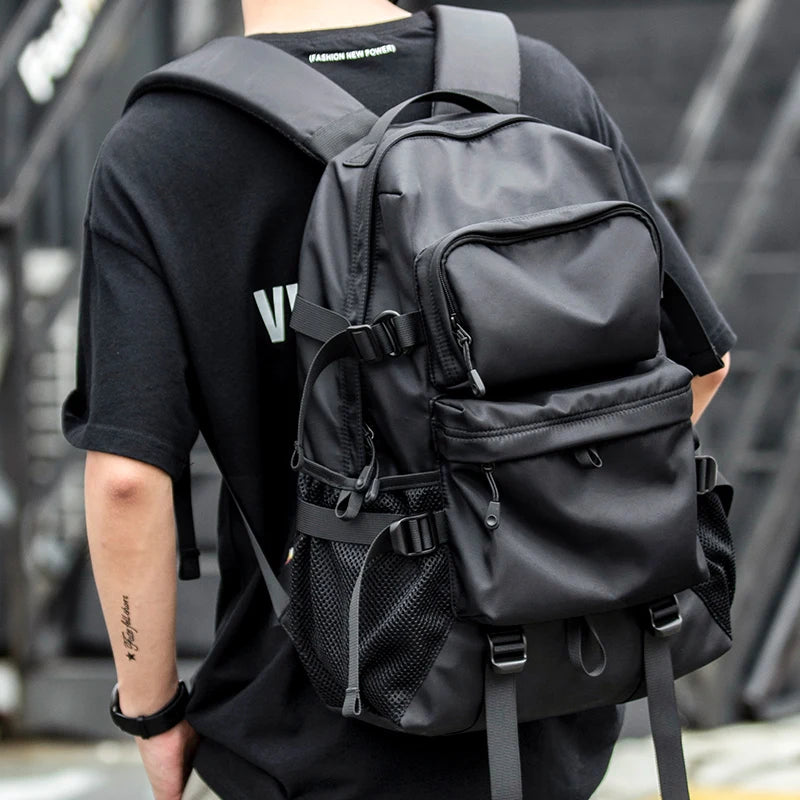 Mochila Masculina Para Viagem e Estudos Monocromática