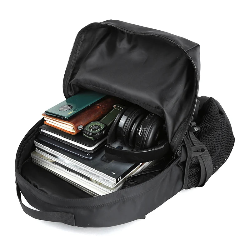 Mochila Masculina Para Viagem e Estudos Monocromática