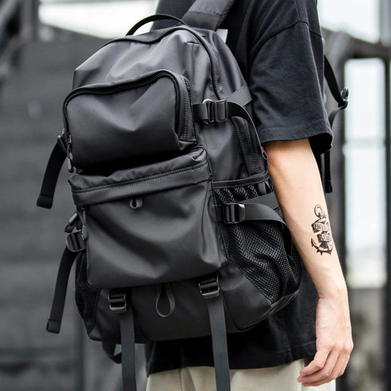 Mochila Masculina Para Viagem e Estudos Monocromática