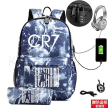 Kit Escolar CR7: Mochila com Entrada de Fone de Ouvido e USB + Estojo